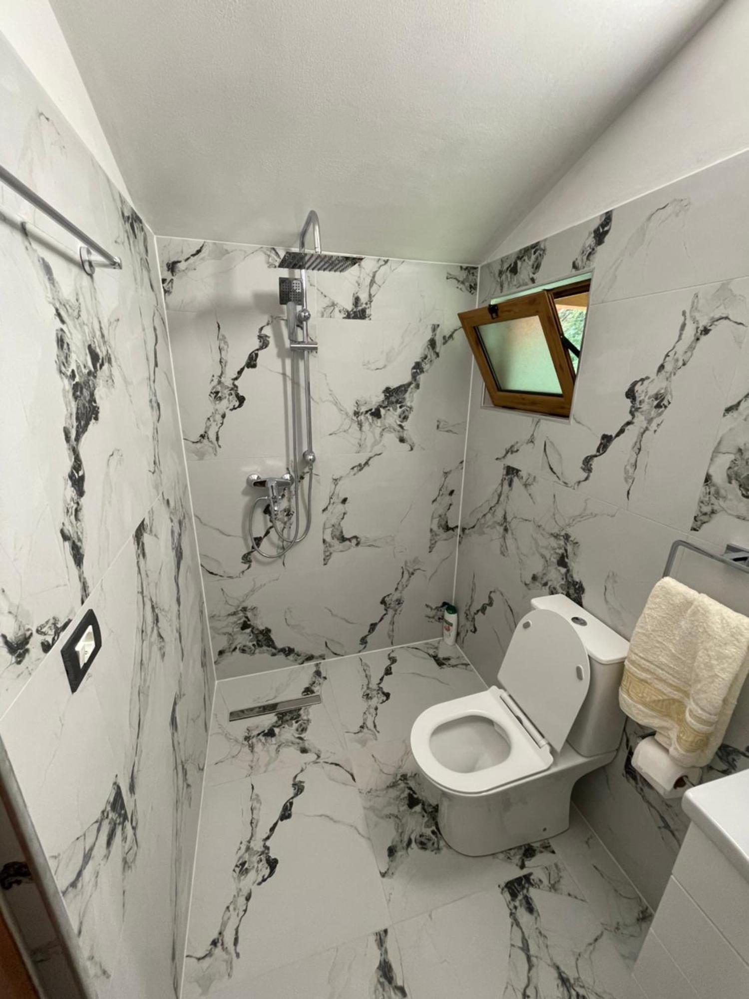 Guri I Lekes Guesthouse Moll' e Shoshit Dış mekan fotoğraf