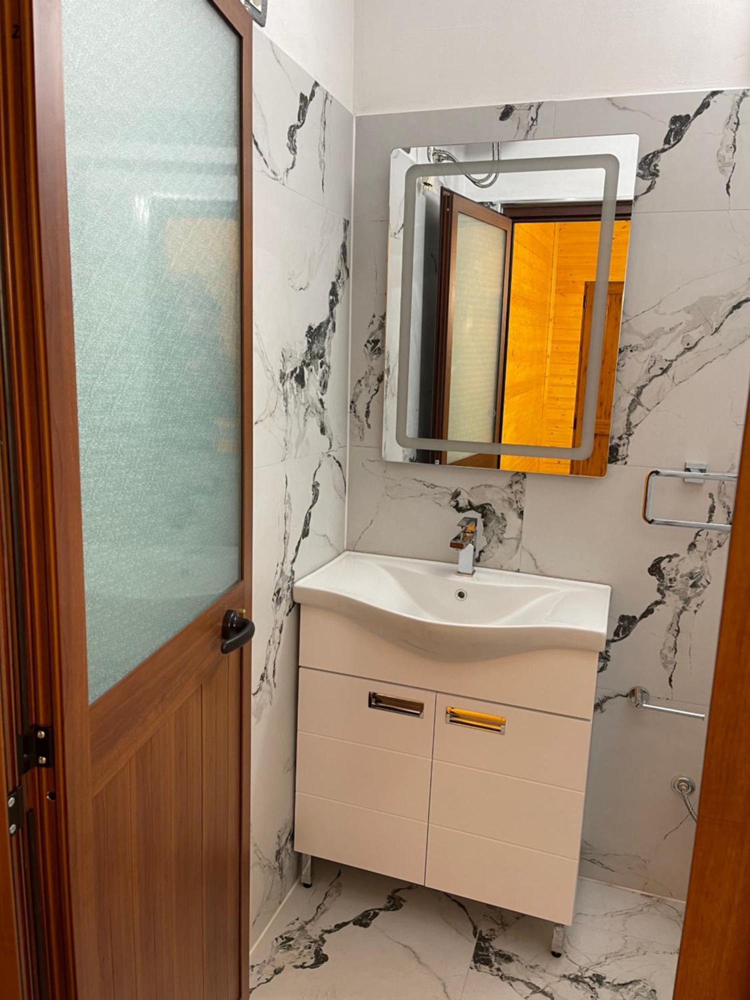 Guri I Lekes Guesthouse Moll' e Shoshit Dış mekan fotoğraf