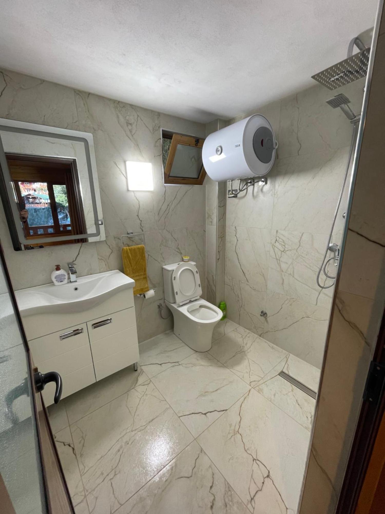 Guri I Lekes Guesthouse Moll' e Shoshit Dış mekan fotoğraf