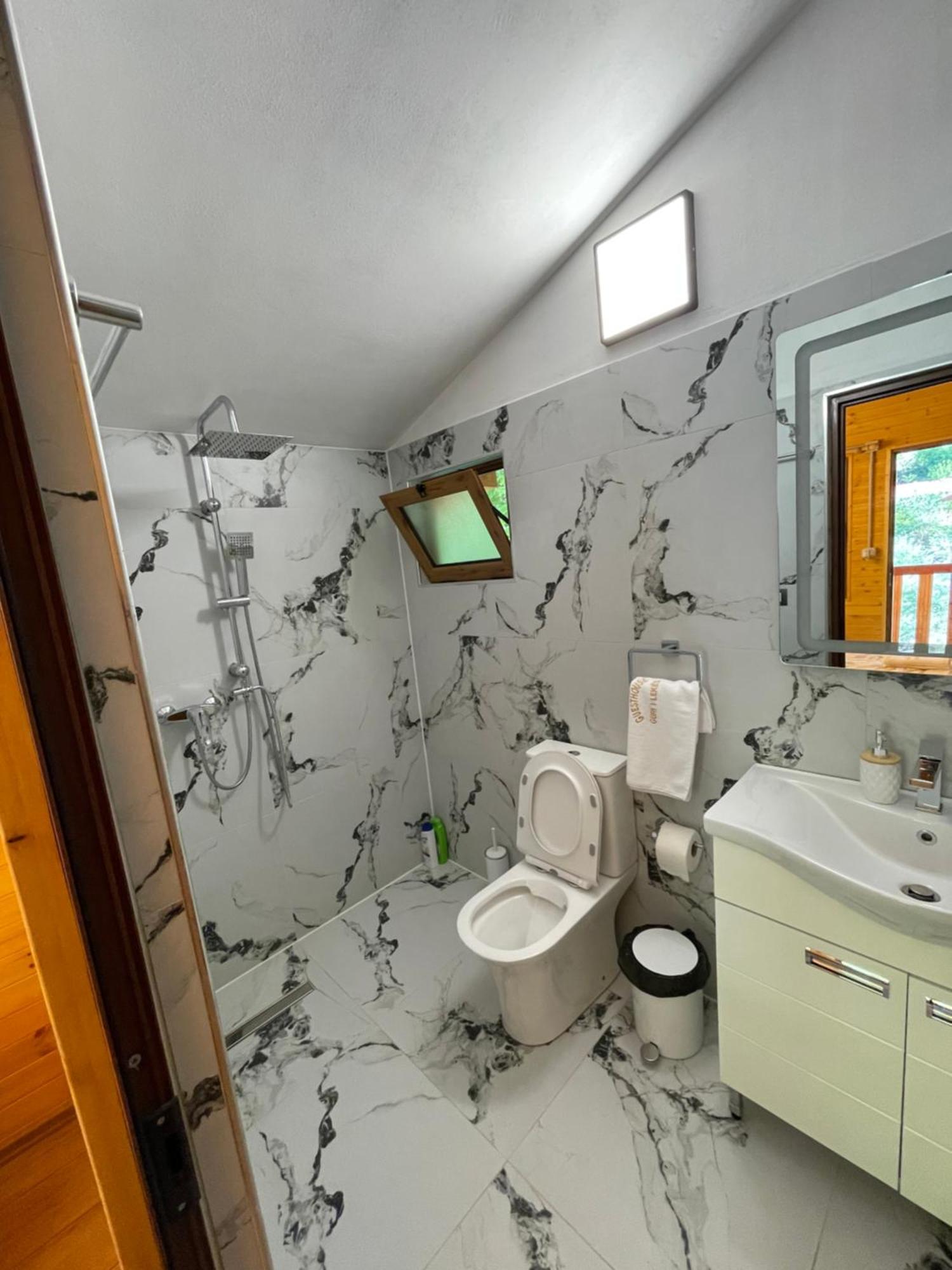 Guri I Lekes Guesthouse Moll' e Shoshit Dış mekan fotoğraf