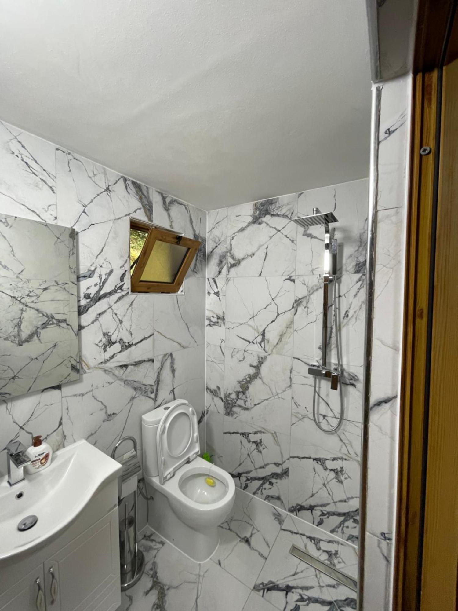 Guri I Lekes Guesthouse Moll' e Shoshit Dış mekan fotoğraf